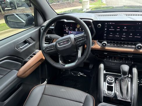 Certified 2026 GMC Canyon AT4 w/ AT4 Premium Package AWD/4WD image 26