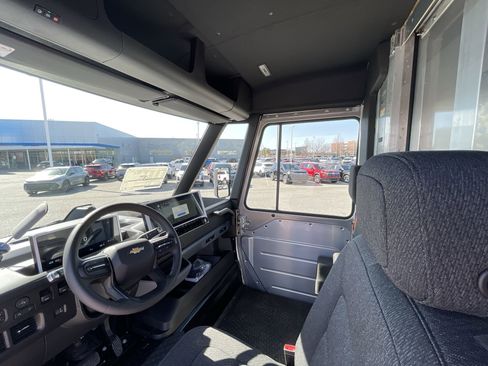 New 2025 Chevrolet Brightdrop 400 image 57