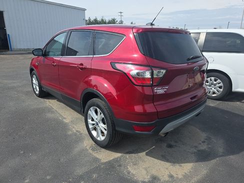 Used 2017 Ford Escape SE w/ SE Cold Weather Package AWD/4WD image 5