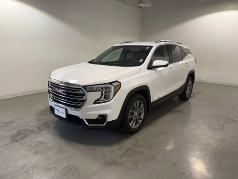 Certified 2022 GMC Terrain SLT image 3