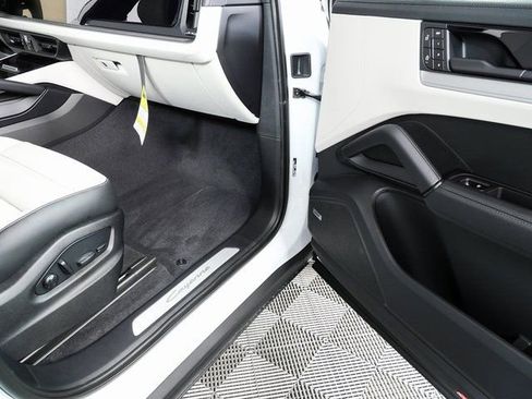 New 2026 Porsche Cayenne Coupe image 27