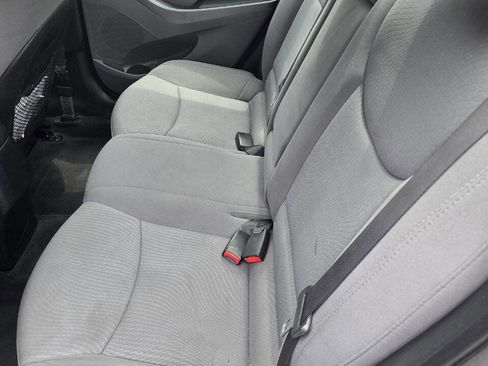 Used 2015 Hyundai Elantra SE FWD image 18