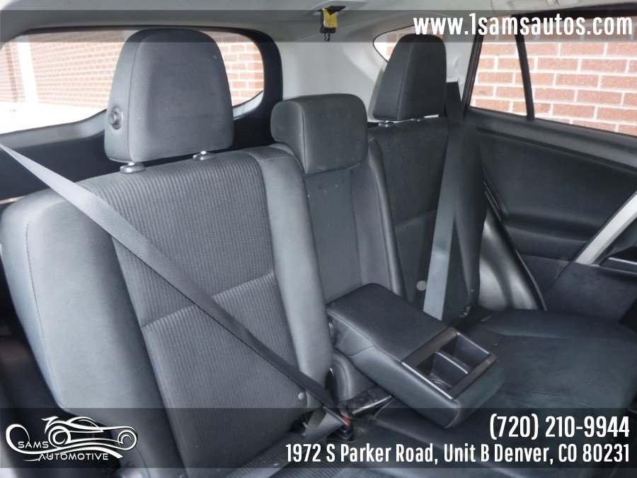 Used 2018 Toyota RAV4 LE w/ Carpet Mat Package AWD/4WD image 21