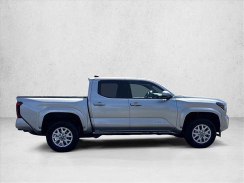 Certified 2025 Toyota Tacoma SR5 AWD/4WD image 4