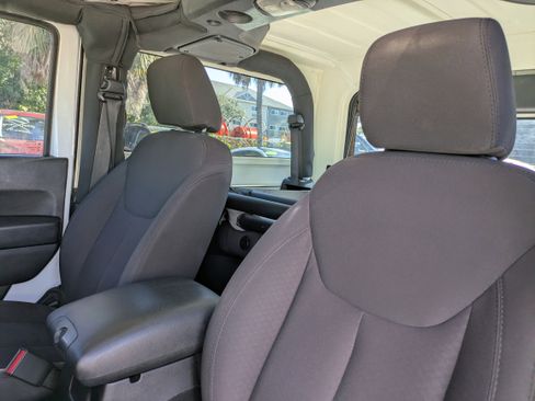 Used 2015 Jeep Wrangler Sport image 17