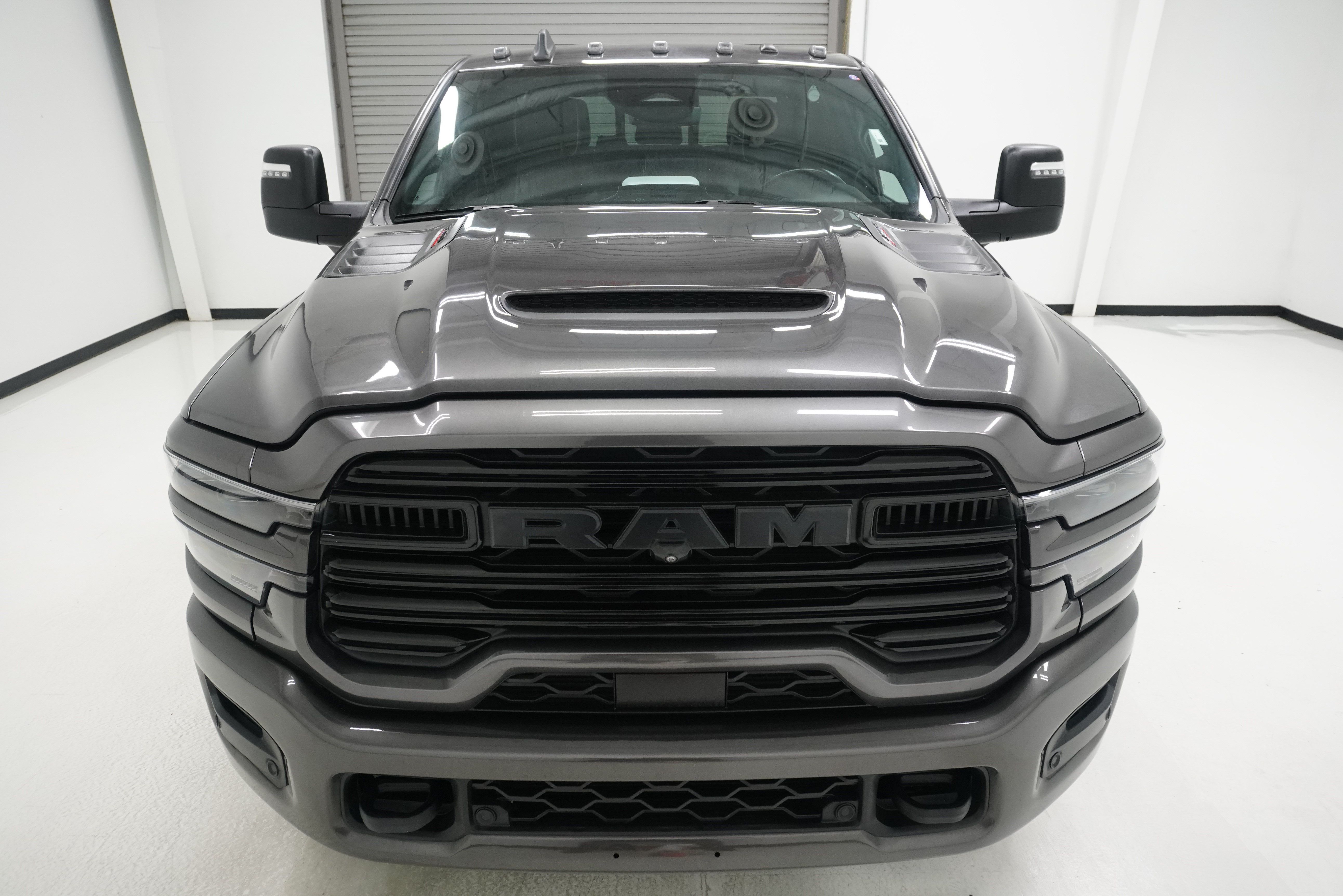Used 2025 RAM 3500 Limited AWD/4WD image 2