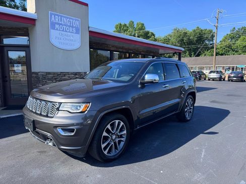 Used 2018 Jeep Grand Cherokee Overland AWD/4WD image 2