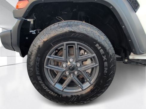 Used 2025 Jeep Wrangler Sport S image 8