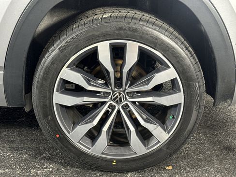 Used 2021 Volkswagen Atlas Cross Sport SEL R-Line image 11