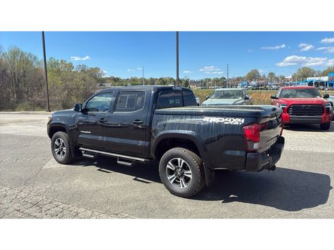 Used 2019 Toyota Tacoma TRD Sport w/ Technology Package image 5