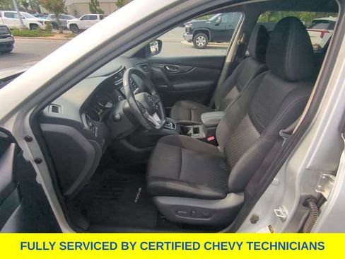 Used 2017 Nissan Rogue SV FWD image 23