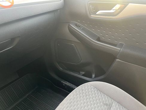 Used 2020 Ford Escape SE image 21