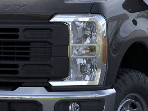 New 2026 Ford F250 XL w/ XL Off-Road Package image 18