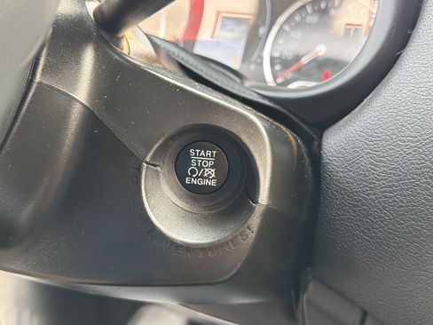 Used 2018 Jeep Renegade Latitude AWD/4WD image 19