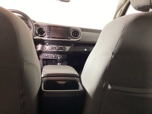 Used 2020 Toyota Tacoma SR5 AWD/4WD image 25