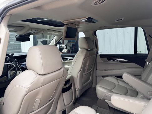 Used 2020 Cadillac Escalade Luxury image 18
