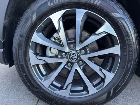 Used 2024 Toyota Corolla Cross XLE image 10