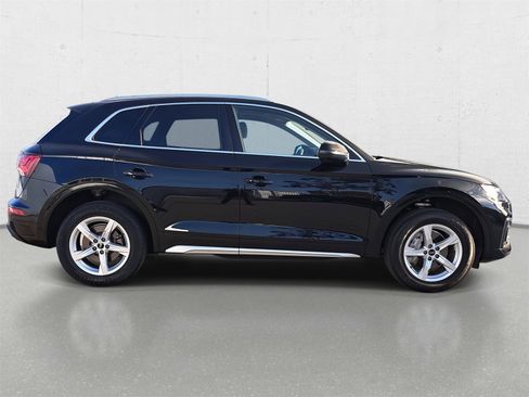Used 2023 Audi Q5 2.0T Premium w/ Convenience Package image 4