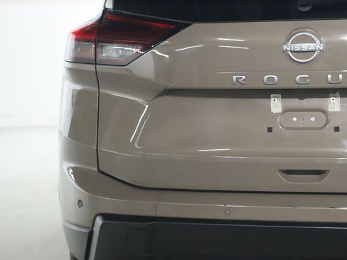 Used 2025 Nissan Rogue SV AWD/4WD image 44