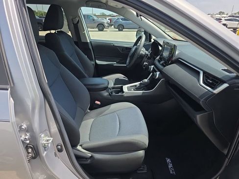 Used 2020 Toyota RAV4 LE FWD image 8
