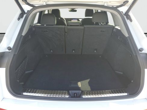 Used 2025 Audi Q5 Premium w/ Convenience Package image 9