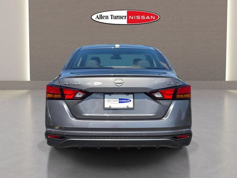 Used 2024 Nissan Altima 2.5 SV FWD image 4