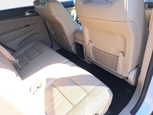 Used 2014 Jeep Grand Cherokee Limited image 11