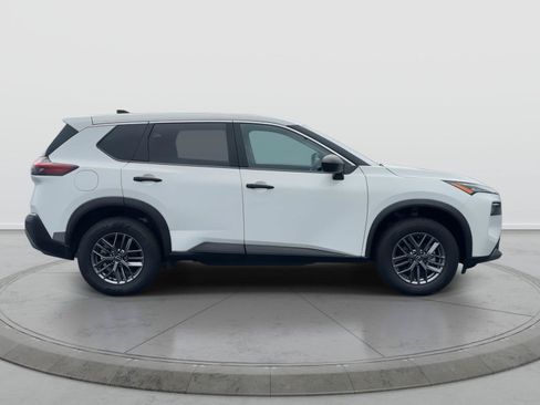 Used 2023 Nissan Rogue S AWD/4WD image 9