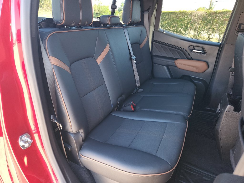 Used 2024 GMC Canyon AT4 w/ Technology Package AWD/4WD image 15