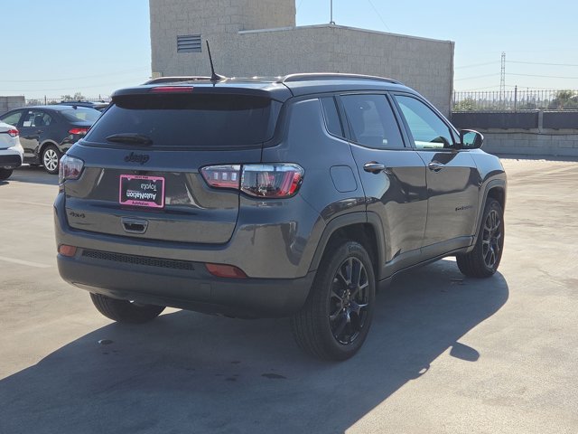 Used 2023 Jeep Compass Latitude AWD/4WD image 7