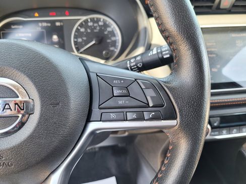 Used 2019 Nissan Kicks SR w/ SR Premium Package FWD image 23