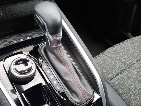 Used 2024 Chevrolet Colorado Z71 w/ Z71 Convenience Package 2 image 15