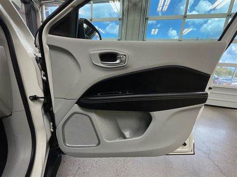 Used 2020 Jeep Compass Latitude FWD image 28