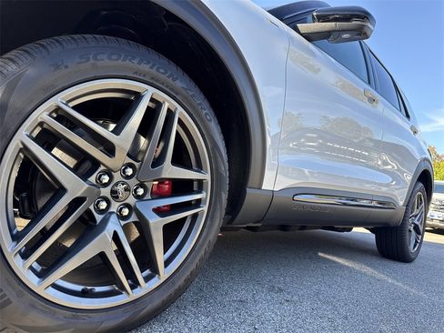 Used 2025 Ford Explorer ST-Line w/ Premium Package image 10