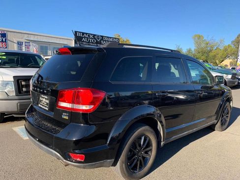 Used 2017 Dodge Journey SXT w/ Comfort/Convenience Group image 5