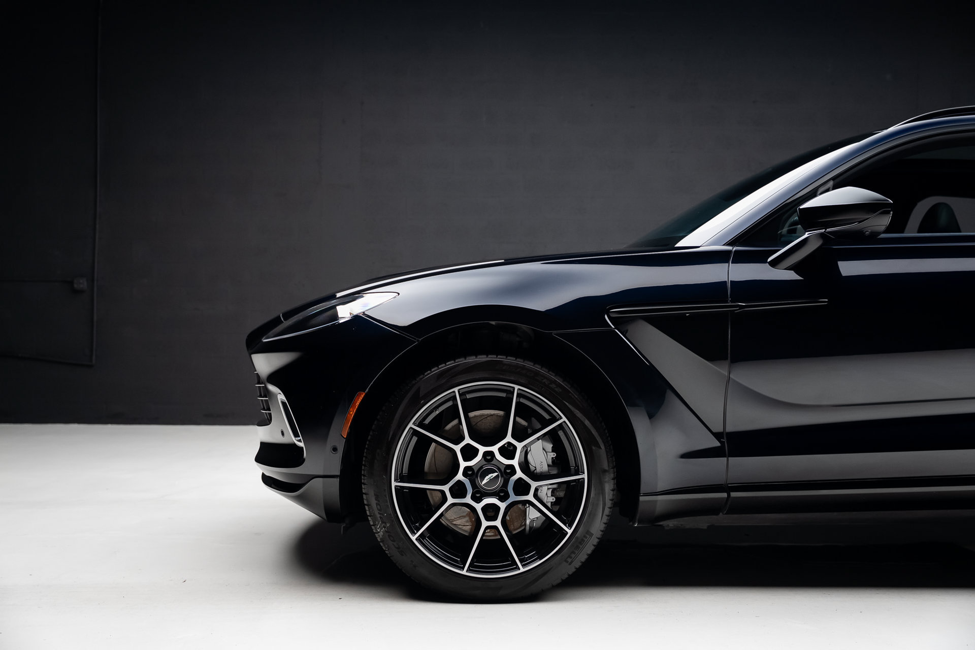 Used 2021 Aston Martin DBX AWD/4WD image 18