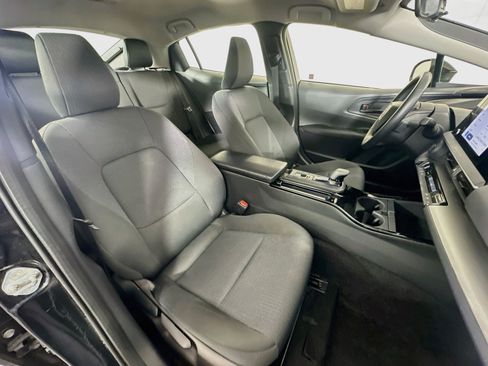 Used 2025 Toyota Prius LE FWD image 30