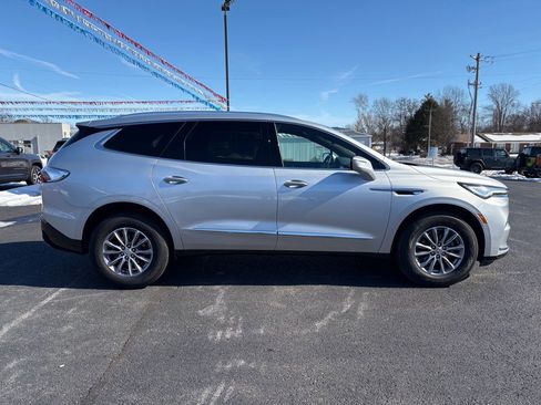 Used 2022 Buick Enclave Premium image 4