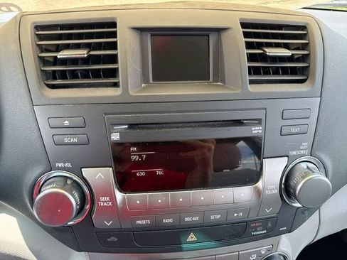 Used 2012 Toyota Highlander 4WD w/ Tech Pkg image 16