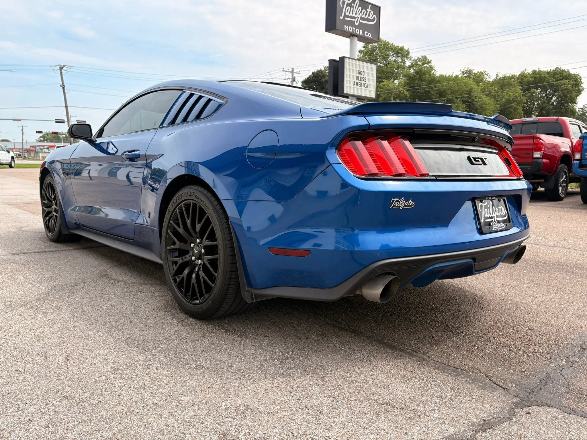 Used 2017 Ford Mustang GT Premium w/ GT Performance Package RWD image 5