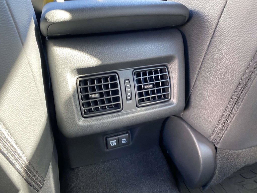 New 2026 Toyota Camry Hybrid FWD image 11