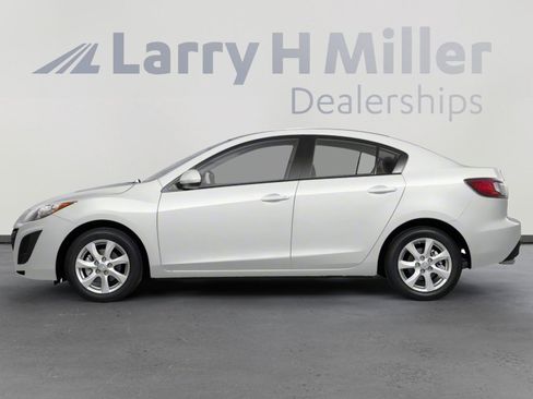 Used 2010 MAZDA MAZDA3 i Touring FWD image 6