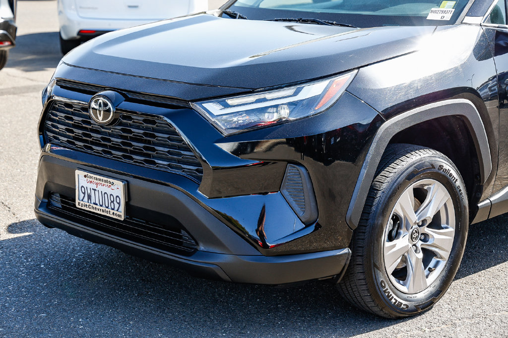 Used 2022 Toyota RAV4 XLE AWD/4WD image 7