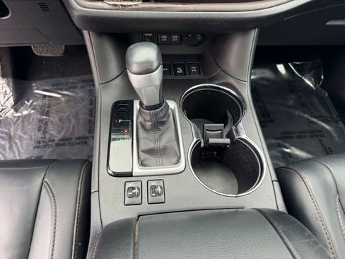 Used 2017 Toyota Highlander XLE image 16