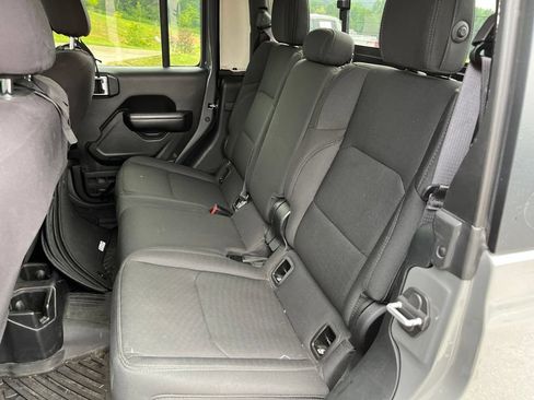 Used 2021 Jeep Gladiator Sport AWD/4WD image 9