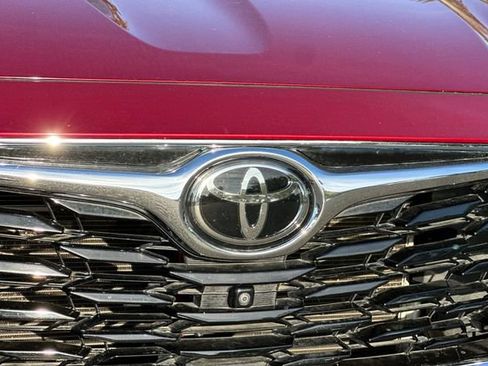 Used 2023 Toyota Highlander Limited image 46