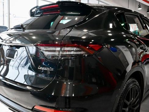Used 2022 Maserati Levante Modena image 12