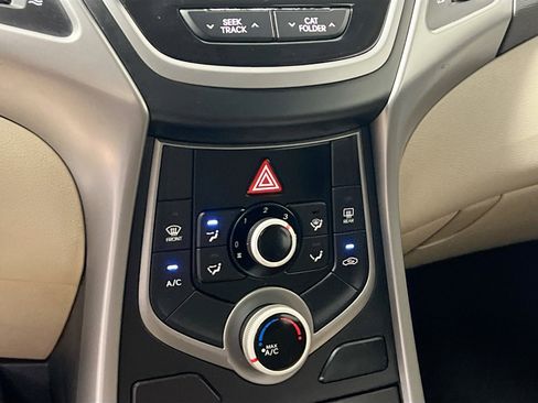 Used 2015 Hyundai Elantra SE w/ Option Group 02 FWD image 26