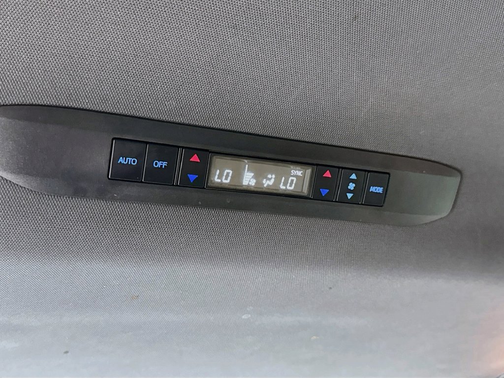 Used 2022 Toyota Sienna Limited FWD image 32