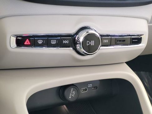 New 2026 Volvo XC40 B5 Plus w/ Protection Package Premier image 16